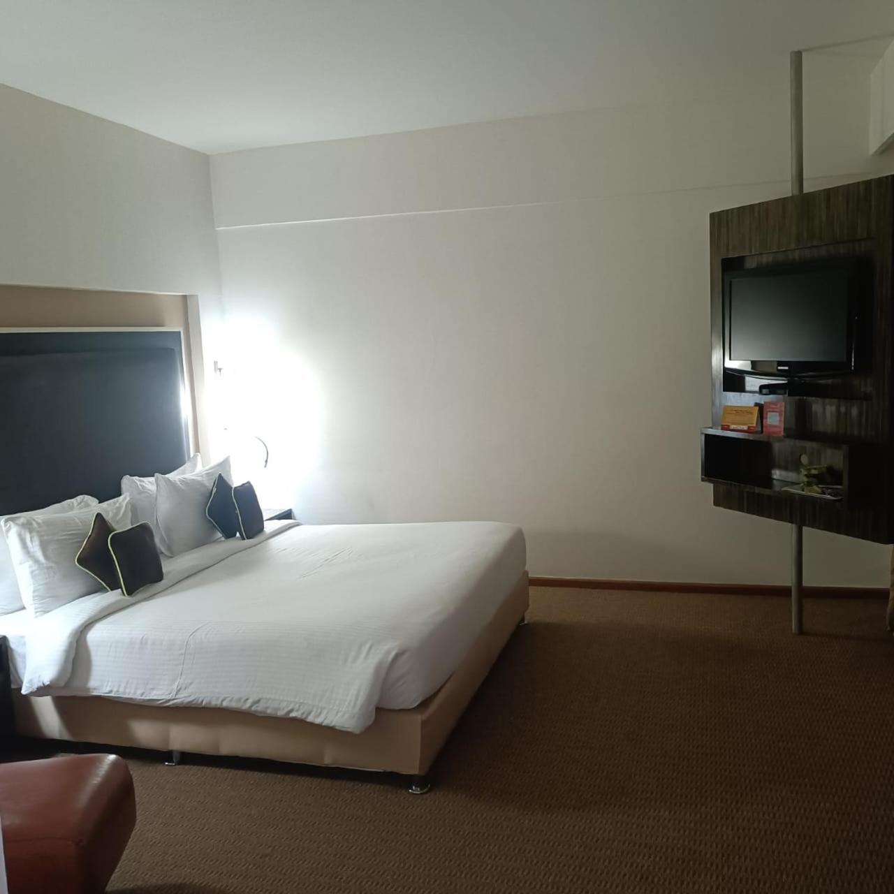 Royal Park Otel Kākināda Dış mekan fotoğraf