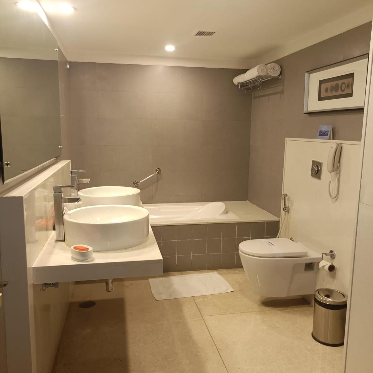 Royal Park Otel Kākināda Dış mekan fotoğraf