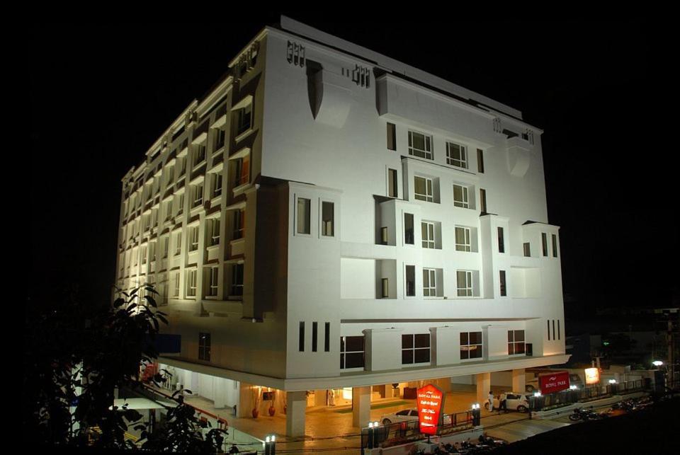 Royal Park Otel Kākināda Dış mekan fotoğraf